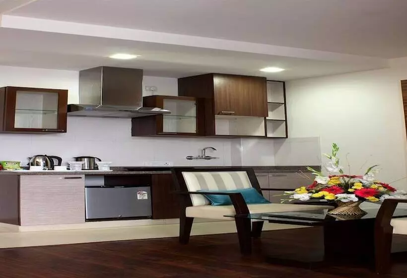 Fotos del hotel Stately Suites Golf Course Road:  9