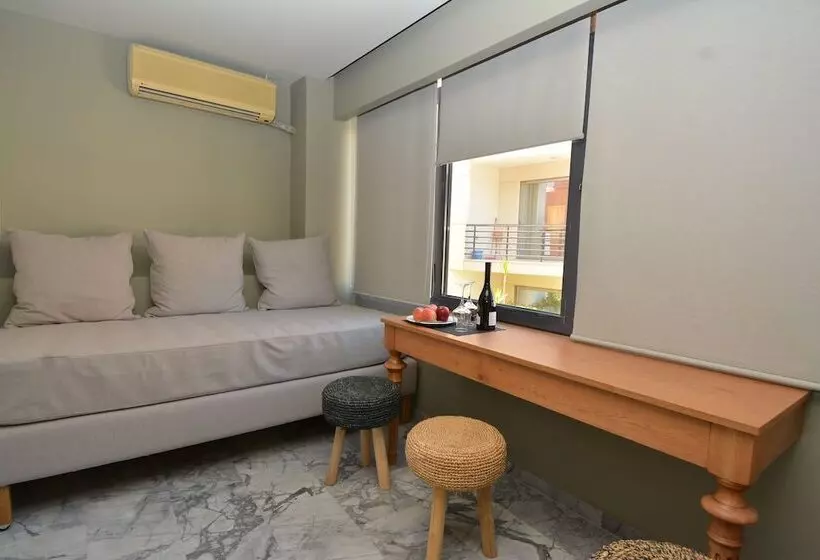 Candia Suites & Rooms