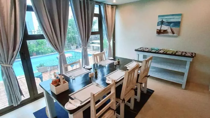 Fotos del hotel Sandcastle House Bed & Breakfast:  2