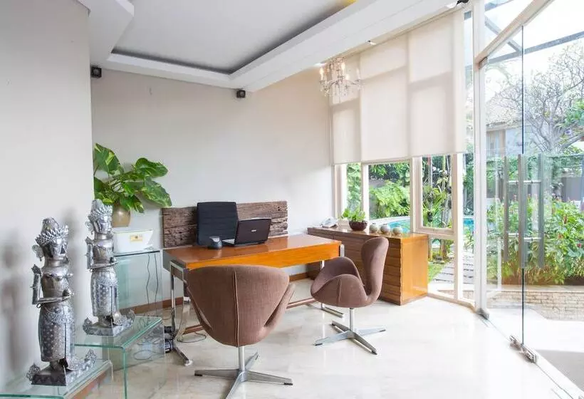 Fotos del hotel Reddoorz Cipete Selatan:  11