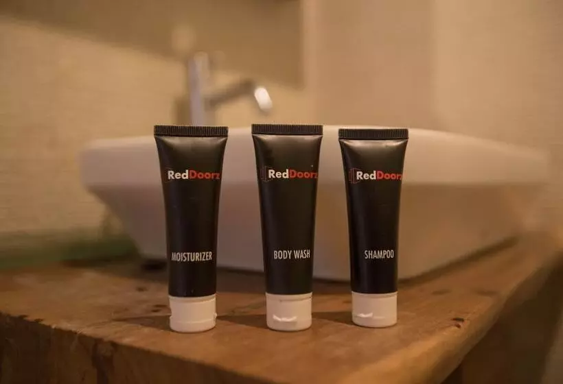Fotos del hotel Reddoorz Cipete Selatan:  14