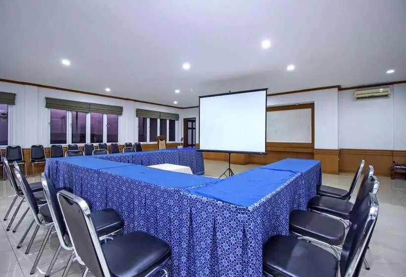 Fotos del hotel Reddoorz Plus Near Rs Hasan Sadikin:  5