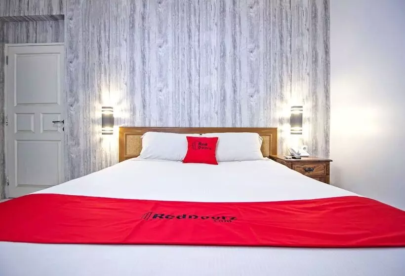 Fotos del hotel Reddoorz Plus Near Rs Hasan Sadikin:  16