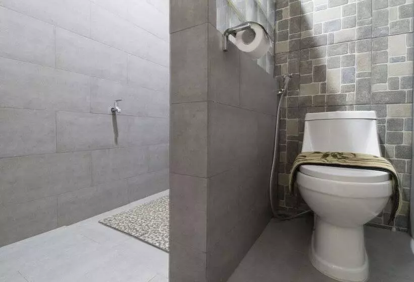 Fotos del hotel Reddoorz Plus Near Rs Hasan Sadikin:  11