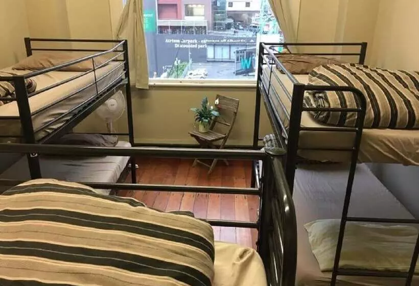 Fotos del hotel Surf  N  Snow Backpackers:  17
