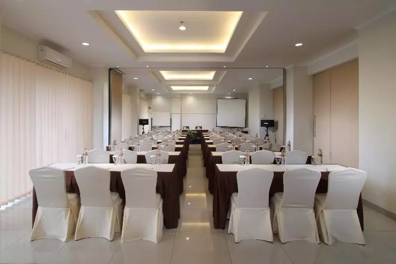Fotos del hotel Emersia Malioboro:  10