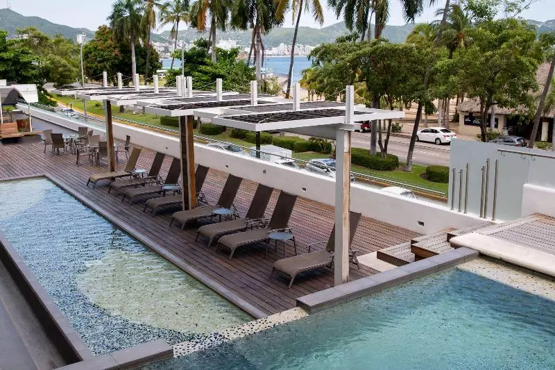 Fotos del hotel Ramada By Wyndham Acapulco  & Suites:  7