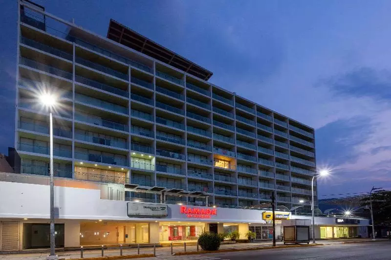 Fotos del hotel Ramada By Wyndham Acapulco  & Suites:  13