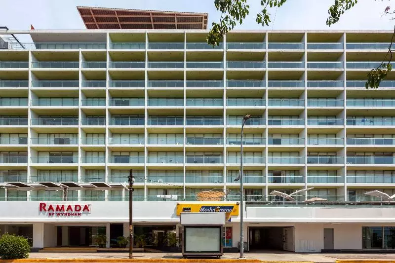 Fotos del hotel Ramada By Wyndham Acapulco  & Suites:  2