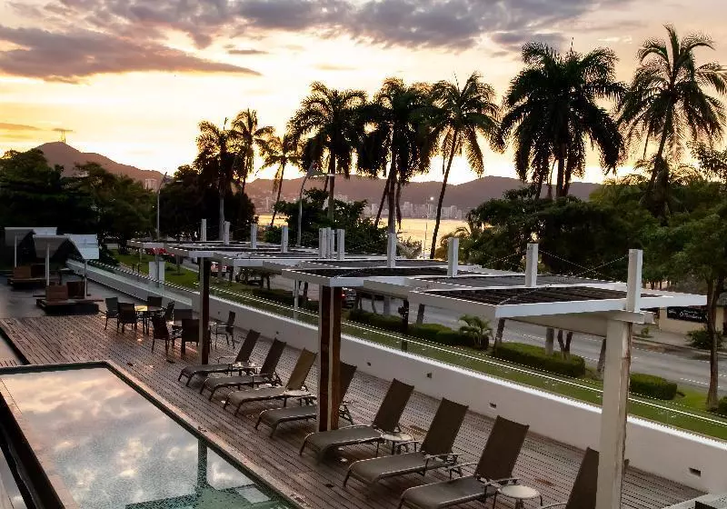 Ramada By Wyndham Acapulco  & Suites