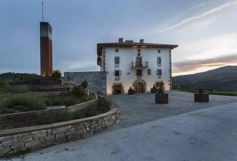 Palacio De Yrisarri By Irrisarri Land