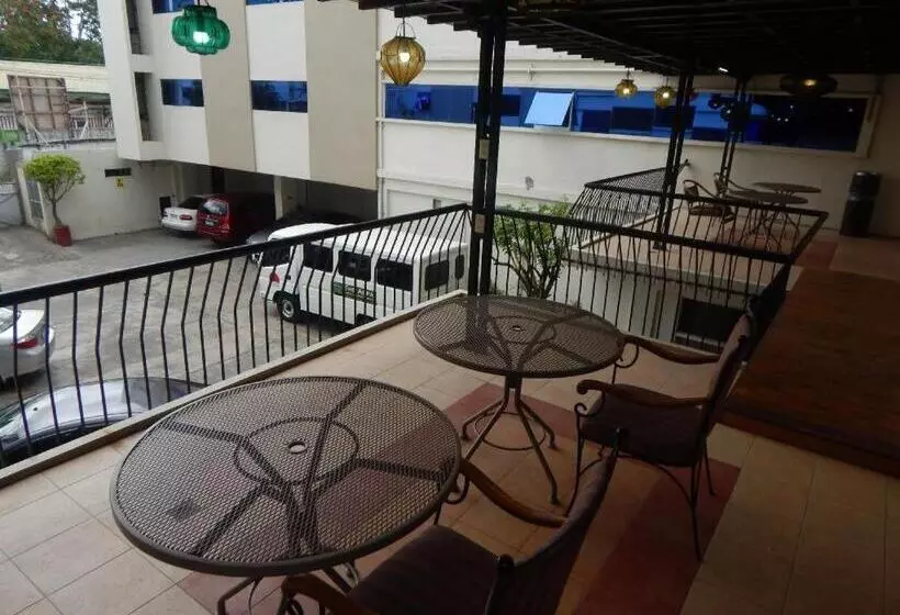 Fotos del hotel The Alpa Hotel And Restaurant:  5