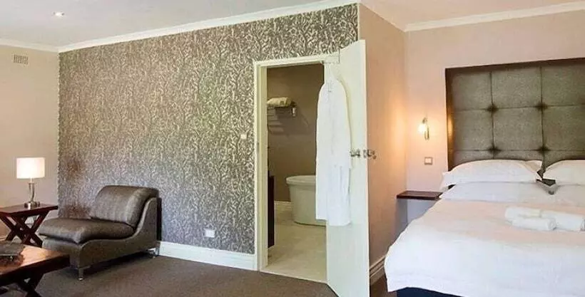 Fotos del hotel Woodlands Guest Lodge:  25