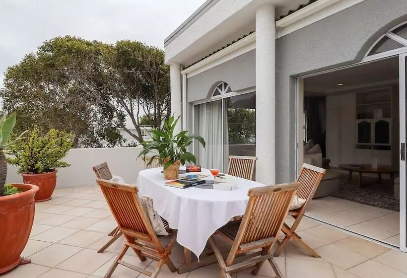 Fotos del hotel Hermanus Beachfront Lodge:  2