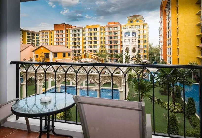 Fotos del hotel The Symphony Suites Pattaya:  14