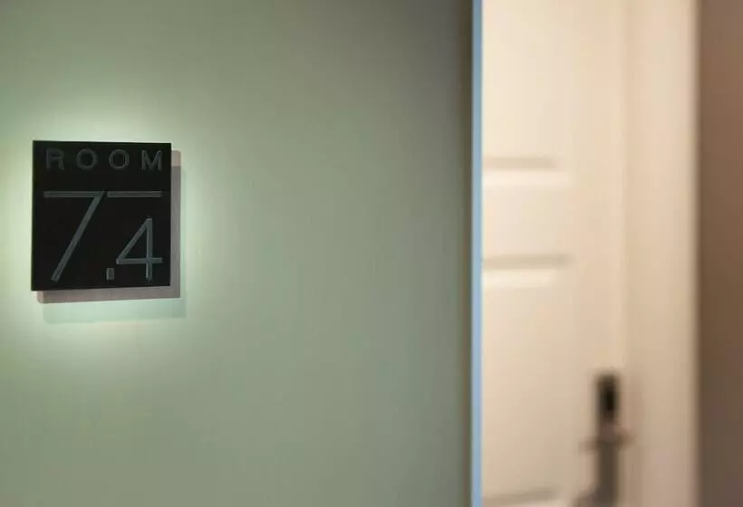7th Floor Suite