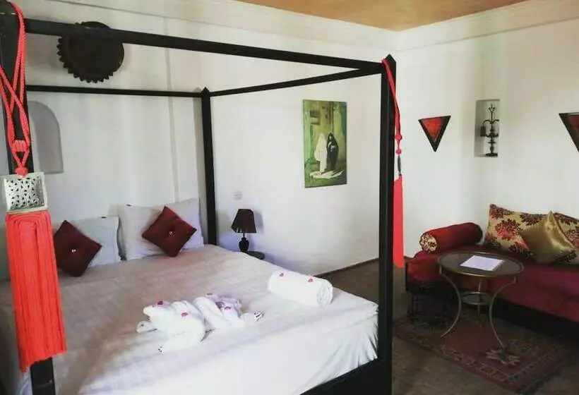 Riad Lalla Mira