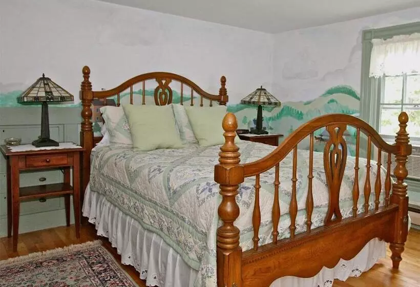 Maguire House Bed And Breakfast