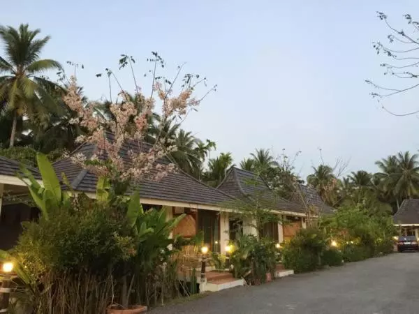 Fotos del hotel Ruean Thai Nai Bang By Pansak Resort:  25