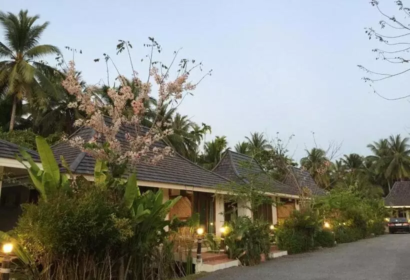 Fotos del hotel Ruean Thai Nai Bang By Pansak Resort:  13