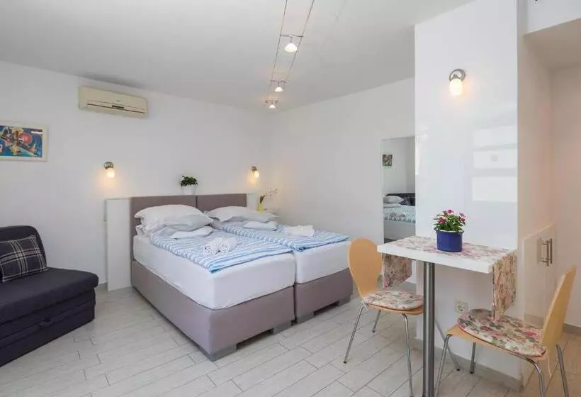 Split Center Suites