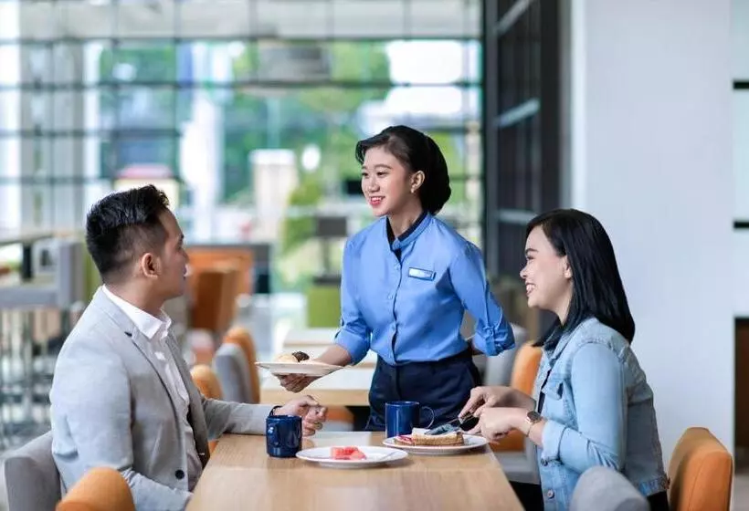 Fotos del hotel Holiday Inn Express Jakarta Matraman, An Ihg:  16