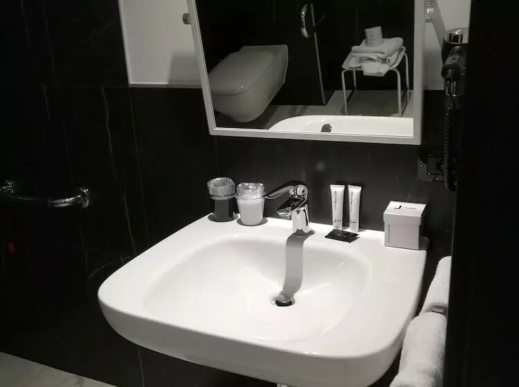 Fotos del hotel J:  5