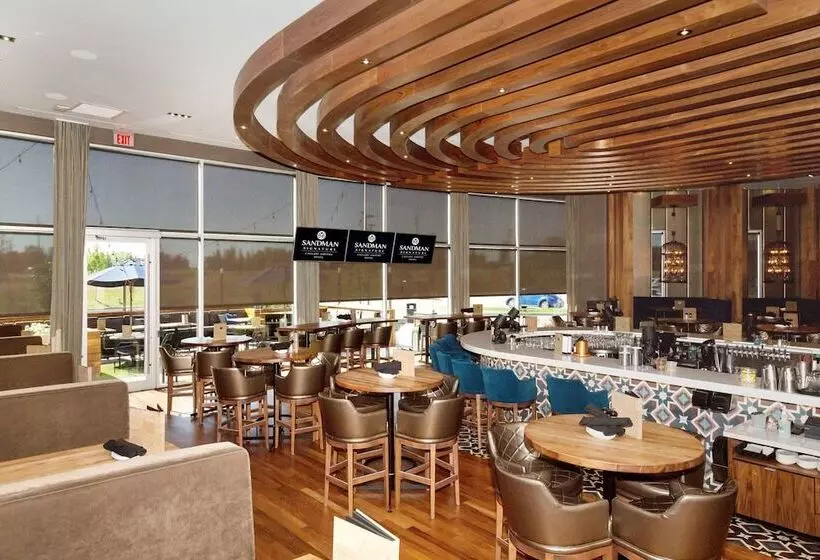 Fotos del hotel Sandman Signature Calgary Airport:  15