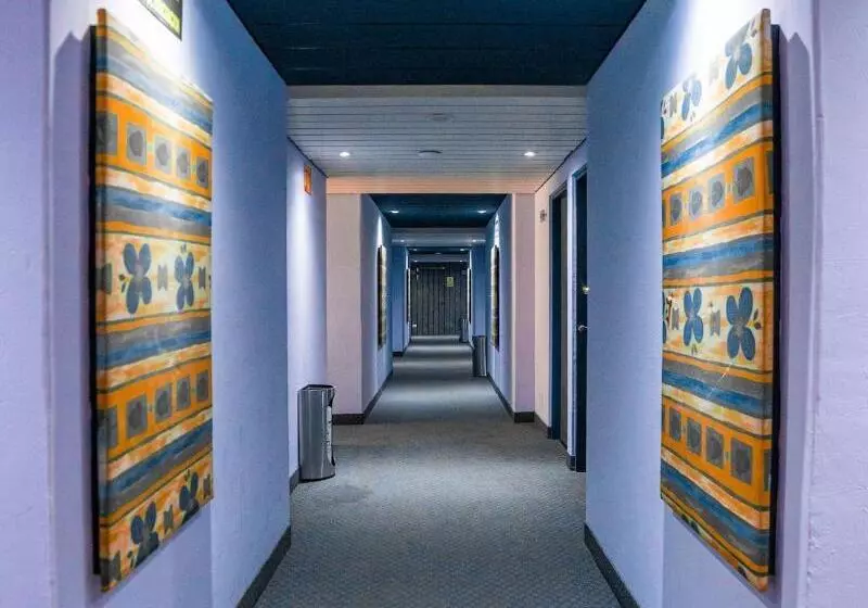 Fotos del hotel Embassy:  8