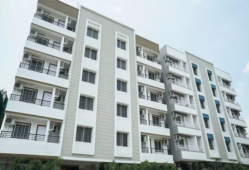 Oyo 12383 Hotel Twin Towers 1