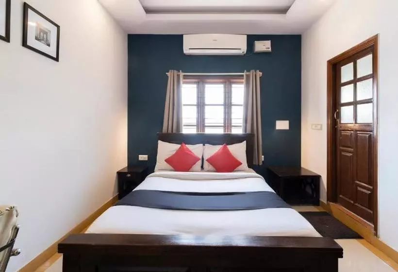 Fotos del hotel Capital O 70156 Victorian Comforts:  3