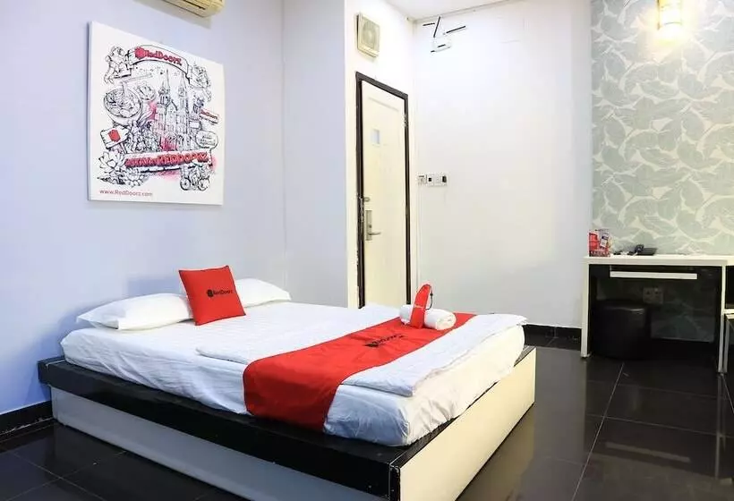 Reddoorz Near Gia Dinh Church