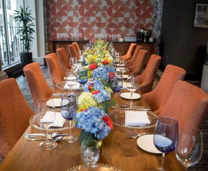 The Candler  Atlanta, Curio Collection By Hilton