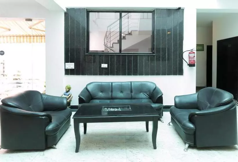 Fotos del hotel Treebo Trip Singh Suites 2:  7