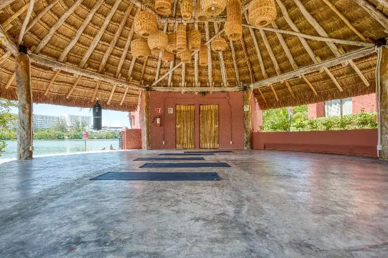 Fotos del hotel Selina Cancun Laguna  Zone:  5