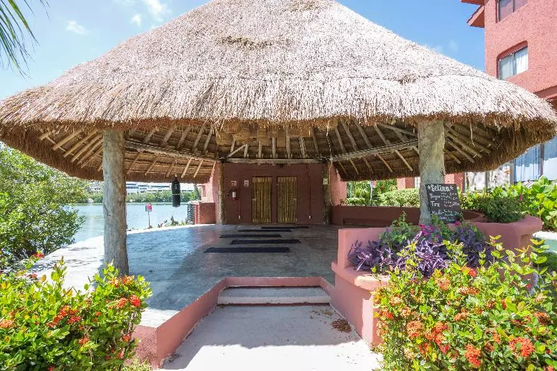 Fotos del hotel Selina Cancun Laguna  Zone:  14