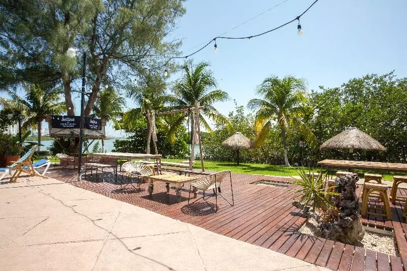 Fotos del hotel Selina Cancun Laguna  Zone:  8