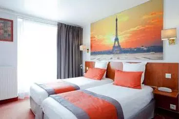 Alyss Saphir Cambronne Eiffel - پاریس