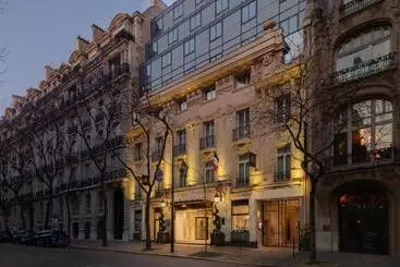 Renaissance Paris Nobel Tour Eiffel - Paryż