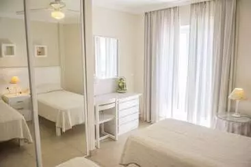 Hamilton Court - Sant Tomàs