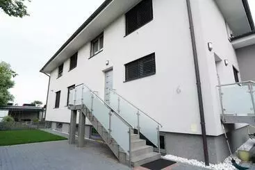 The Dante Villa Apartments - Prague