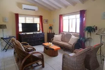 Cariñas Studio Apartments - Palm Beach