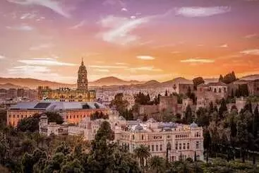 Apartamentos Suites Oficentro Deluxe - Velez-Malaga