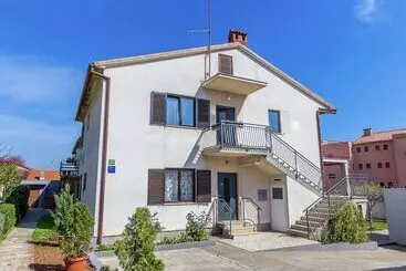 Modern Apartment In Pula With Balcony - Pula