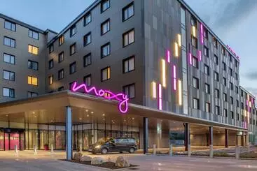 Moxy London Heathrow Airport - Hounslow