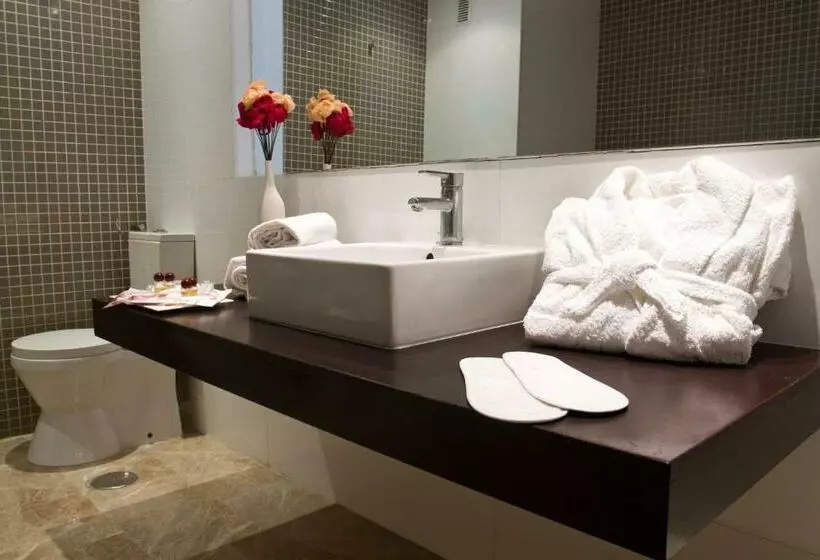 Fotos del hotel Dynastic:  6