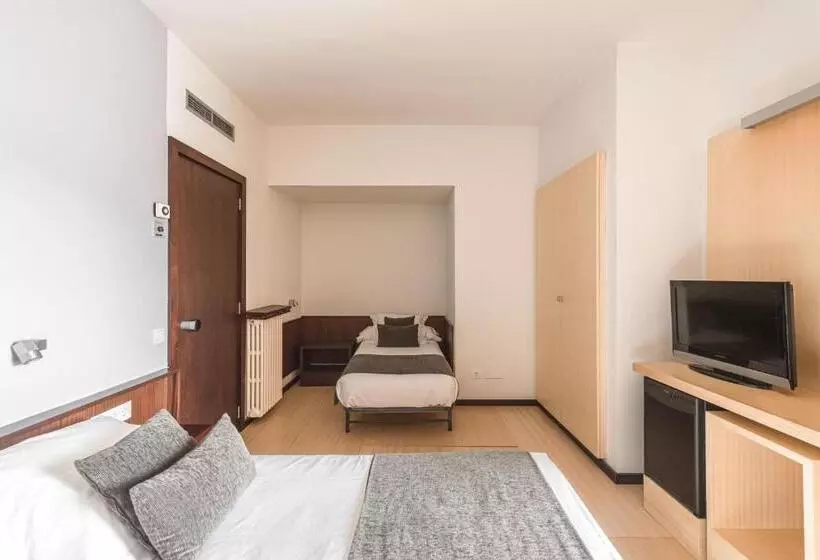 Fotos del hotel Emporda:  15