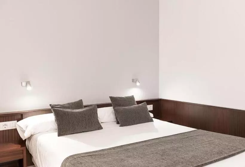 Fotos del hotel Emporda:  4