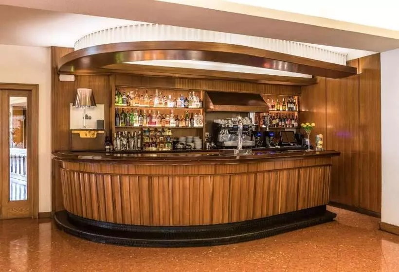 Fotos del hotel Emporda:  6