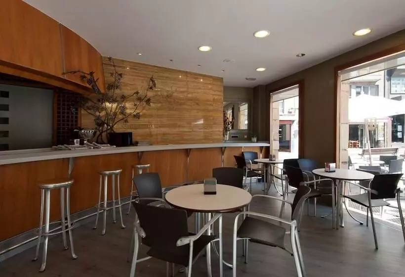 Fotos del hotel Vetusta:  14